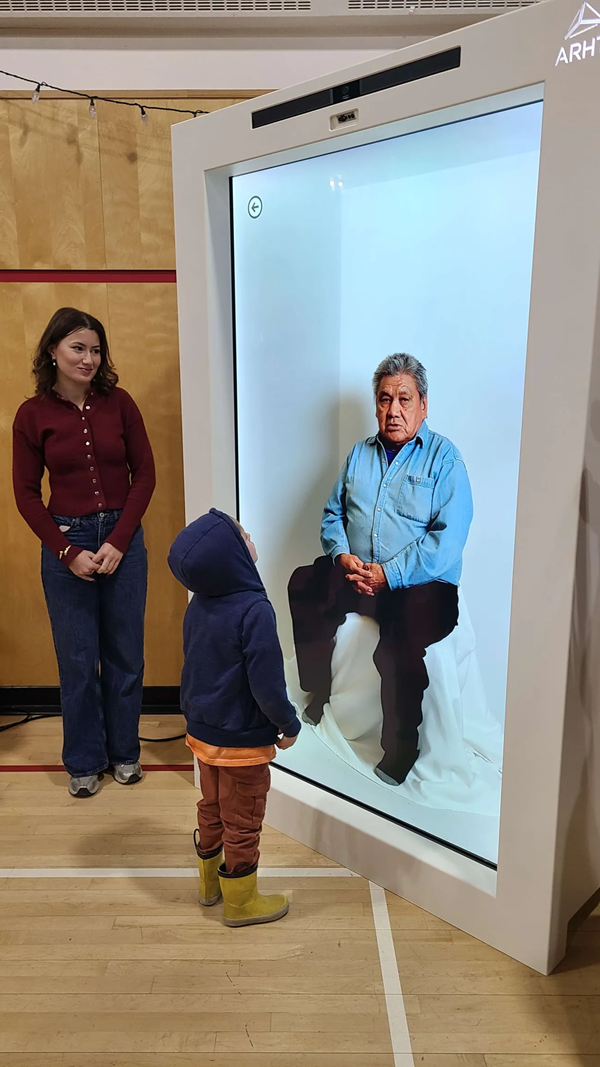 Child in front of the holobox